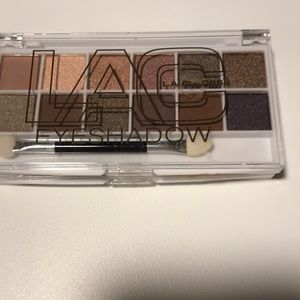 L.A.Colors 12 color eyeshadow CES130B Chic